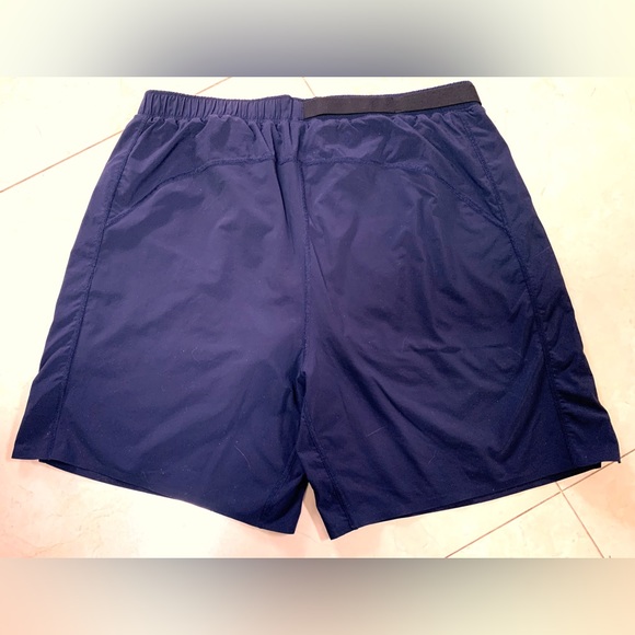 Men's Blue/ Purple Rhone Shorts Large. Excellent condition! - Picture 2 of 3
